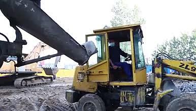 4K实拍建筑工地灌装水泥车施工视频的预览图